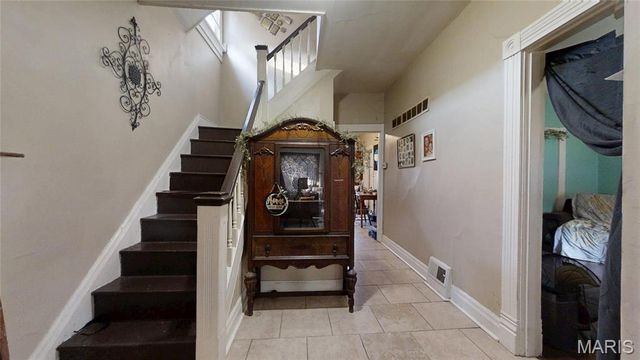 9421 Holtwood Road, St Louis, MO 63114