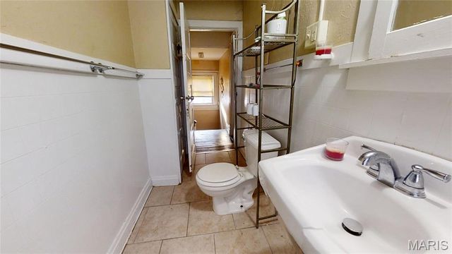 9421 Holtwood Road, St Louis, MO 63114