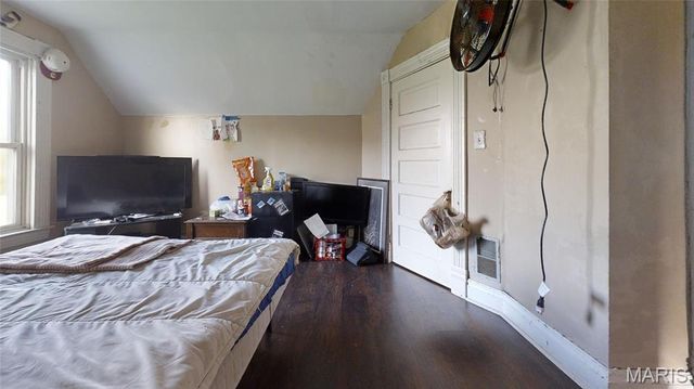 9421 Holtwood Road, St Louis, MO 63114