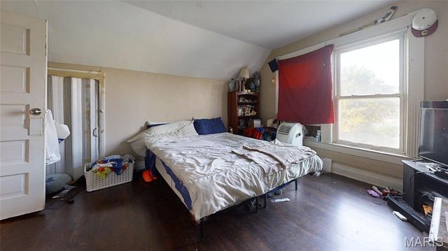 9421 Holtwood Road, St Louis, MO 63114