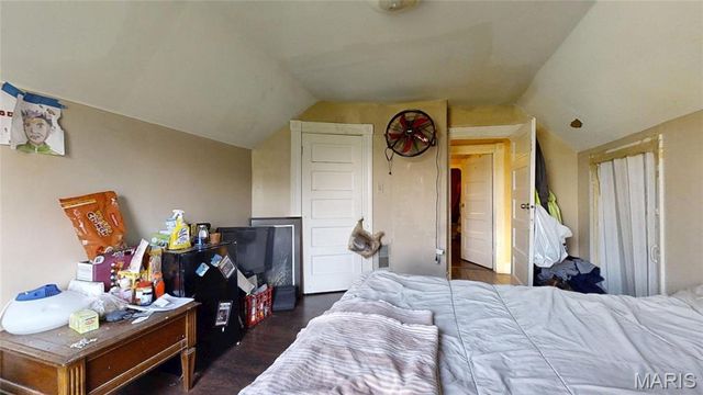 9421 Holtwood Road, St Louis, MO 63114