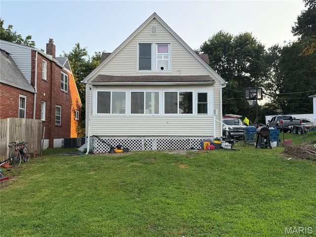 9421 Holtwood Road, St Louis, MO 63114