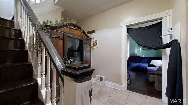 9421 Holtwood Road, St Louis, MO 63114