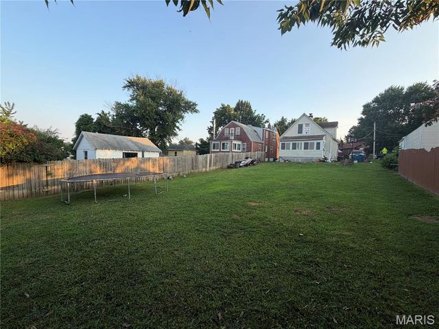 9421 Holtwood Road, St Louis, MO 63114