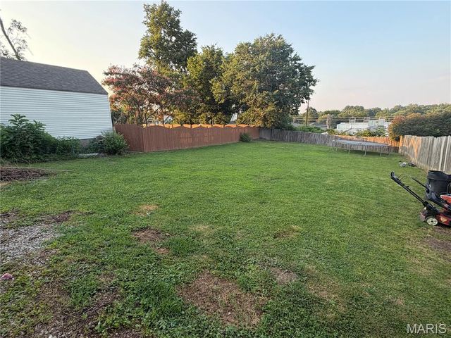 9421 Holtwood Road, St Louis, MO 63114