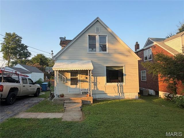 9421 Holtwood Road, St Louis, MO 63114