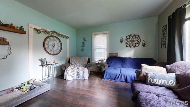 9421 Holtwood Road, St Louis, MO 63114