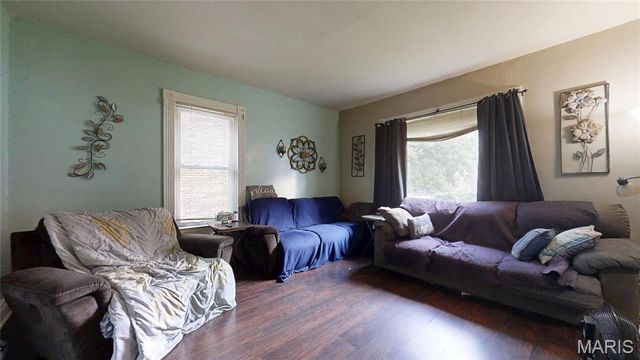 9421 Holtwood Road, St Louis, MO 63114