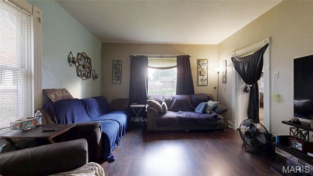9421 Holtwood Road, St Louis, MO 63114