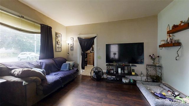 9421 Holtwood Road, St Louis, MO 63114