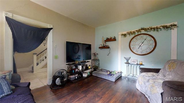 9421 Holtwood Road, St Louis, MO 63114