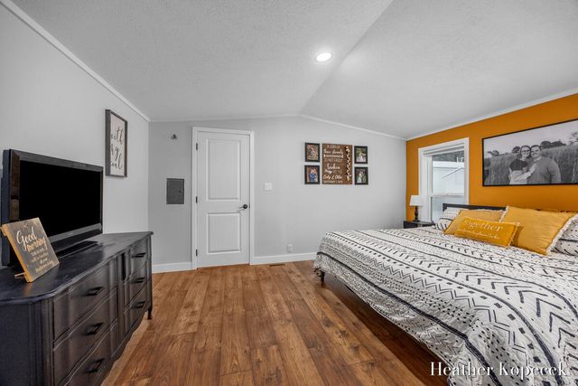 10664 Aquarius Drive, Rockford, MI 49341