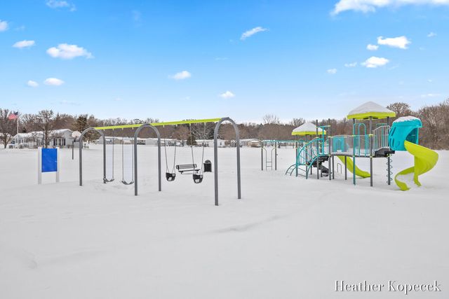 10664 Aquarius Drive, Rockford, MI 49341