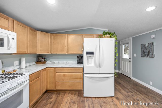 10664 Aquarius Drive, Rockford, MI 49341