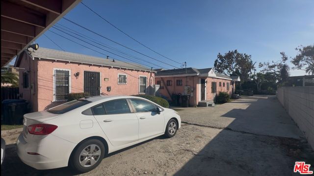 1417 W 82nd Street, Los Angeles, CA 90047