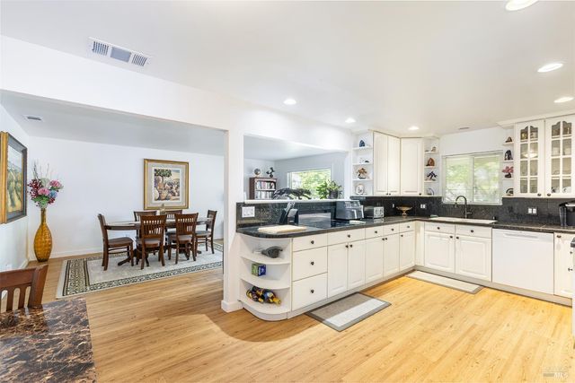 1717 Olympia Ct, Napa, CA 94558