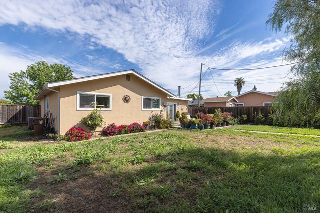 1717 Olympia Ct, Napa, CA 94558