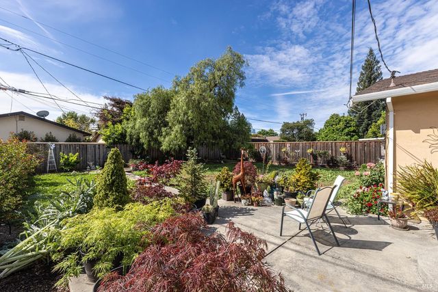 1717 Olympia Ct, Napa, CA 94558