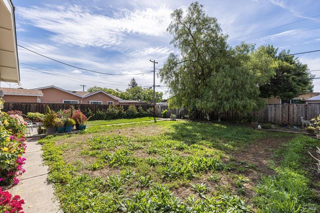 1717 Olympia Ct, Napa, CA 94558