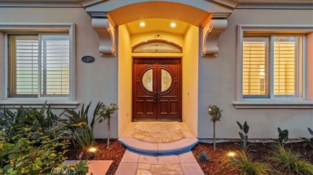 752 Valparaiso Drive, Claremont, CA 91711