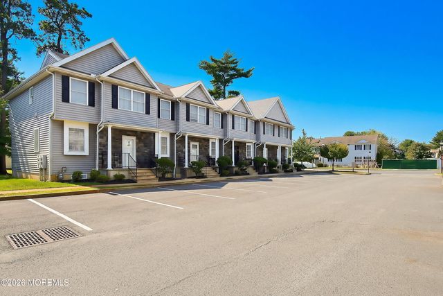 10 Rivka Lane, Lakewood, NJ 08701