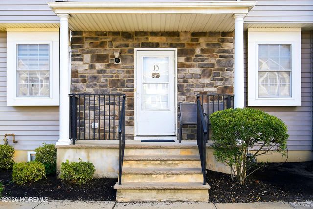 10 Rivka Lane, Lakewood, NJ 08701