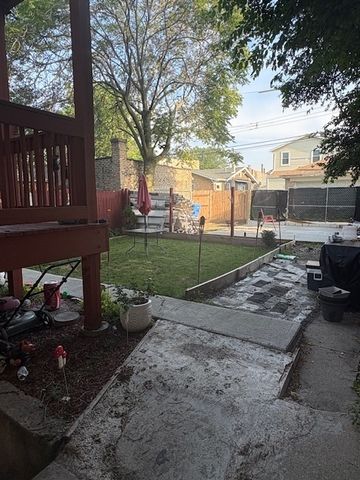5521 W Potomac Avenue, Chicago, IL 60651
