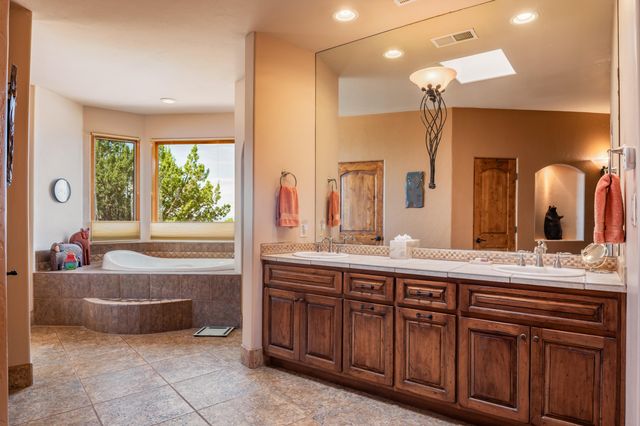 1 Dream Catcher Trail, Placitas, NM 87043