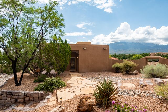 1 Dream Catcher Trail, Placitas, NM 87043