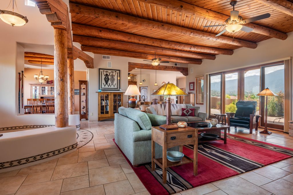 Image 10 of property listing at 1 Dream Catcher Trail, Placitas, NM 87043