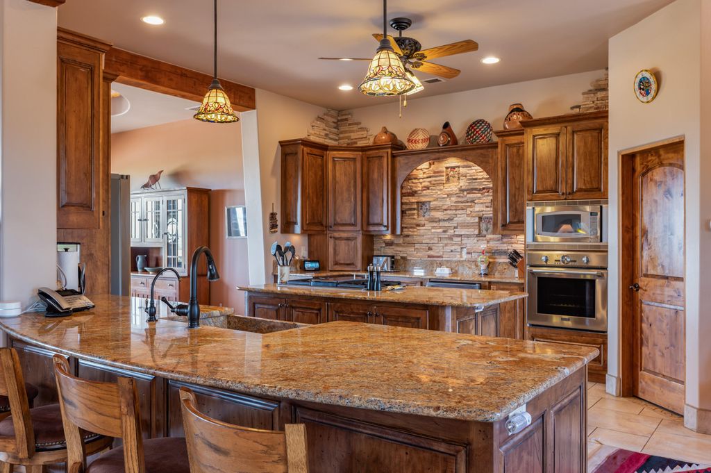Image 12 of property listing at 1 Dream Catcher Trail, Placitas, NM 87043