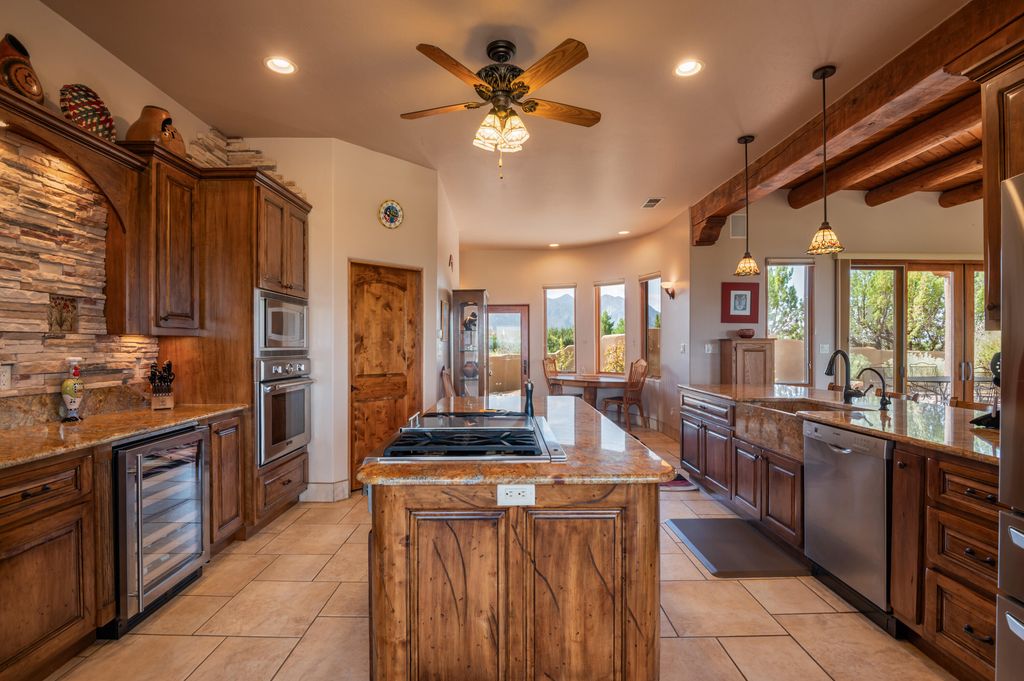 Image 16 of property listing at 1 Dream Catcher Trail, Placitas, NM 87043