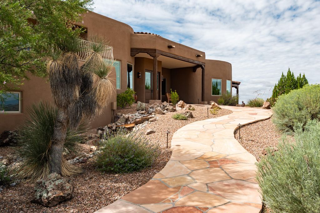 Image 2 of property listing at 1 Dream Catcher Trail, Placitas, NM 87043