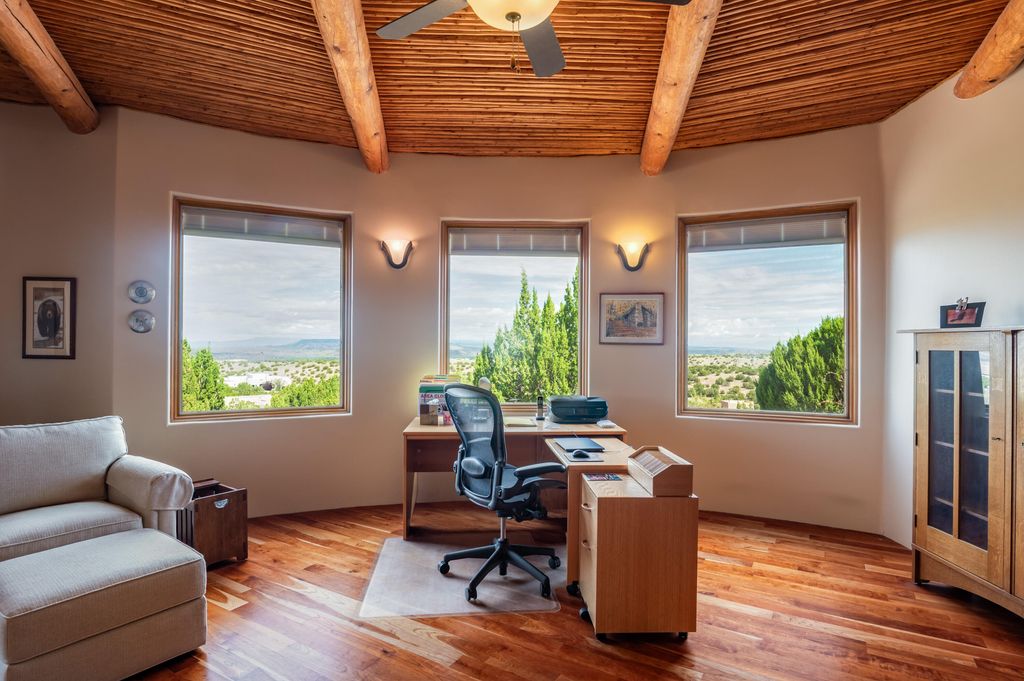 Image 23 of property listing at 1 Dream Catcher Trail, Placitas, NM 87043