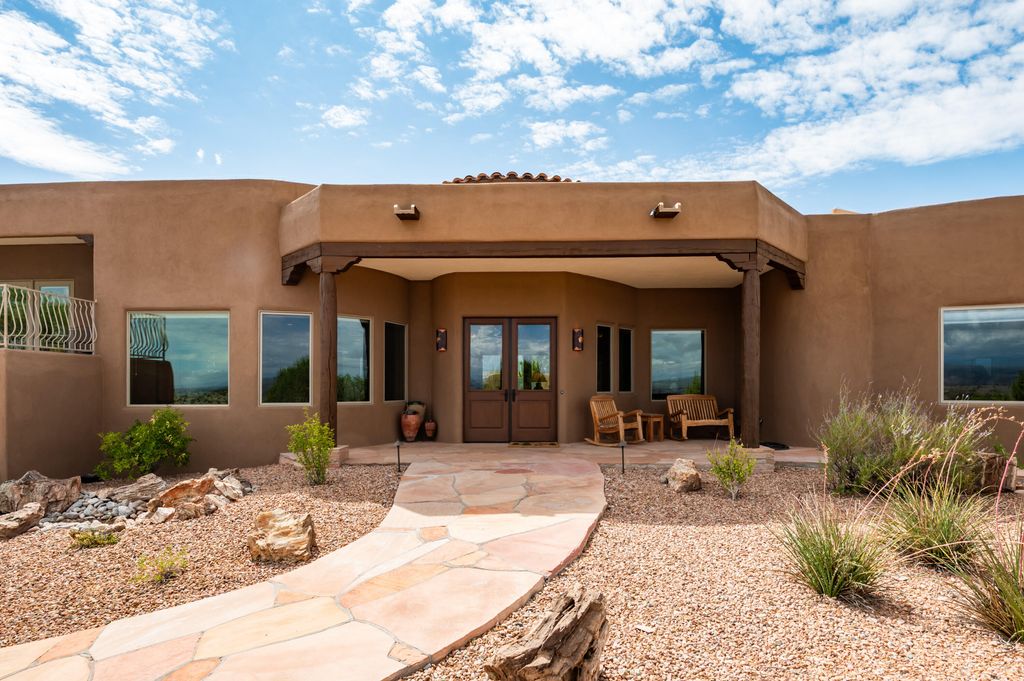Image 3 of property listing at 1 Dream Catcher Trail, Placitas, NM 87043