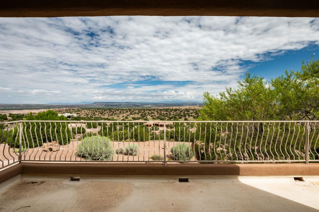Image 31 of property listing at 1 Dream Catcher Trail, Placitas, NM 87043