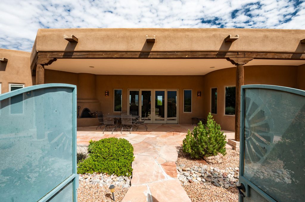 Image 39 of property listing at 1 Dream Catcher Trail, Placitas, NM 87043