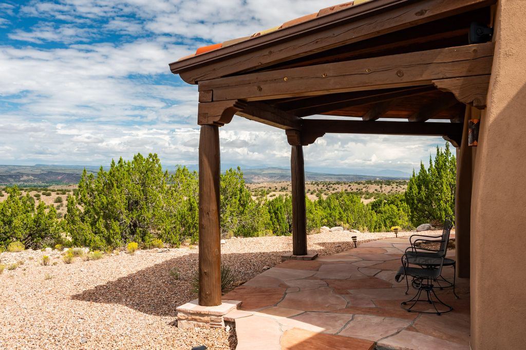 Image 40 of property listing at 1 Dream Catcher Trail, Placitas, NM 87043