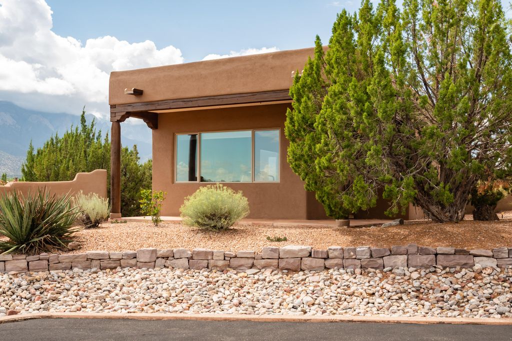 Image 44 of property listing at 1 Dream Catcher Trail, Placitas, NM 87043