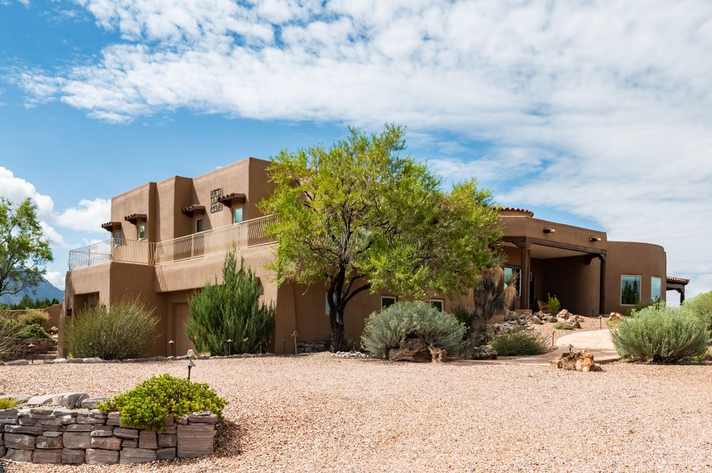 Image 5 of property listing at 1 Dream Catcher Trail, Placitas, NM 87043