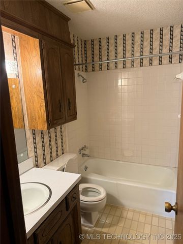 8335 S 36th West Avenue, Tulsa, OK 74132