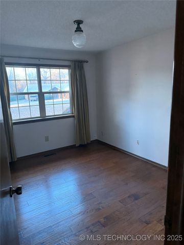 8335 S 36th West Avenue, Tulsa, OK 74132