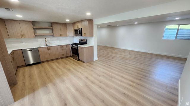 8492 S MESA DR, Sandy, UT 84093