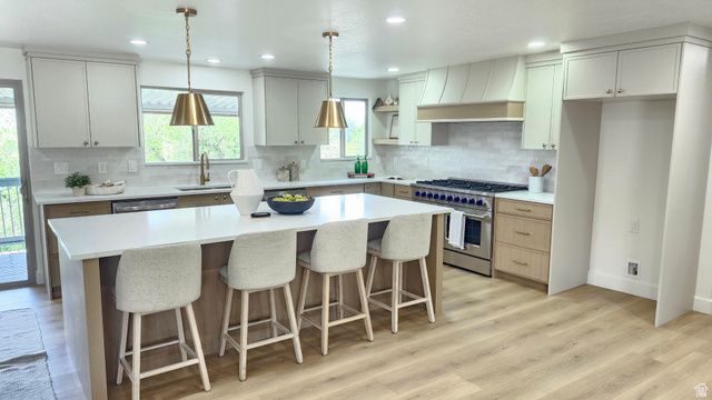 8492 S MESA DR, Sandy, UT 84093