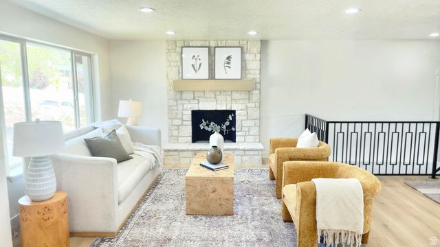 8492 S MESA DR, Sandy, UT 84093
