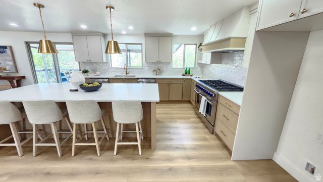 8492 S MESA DR, Sandy, UT 84093