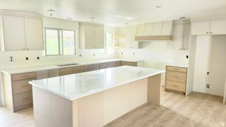 8492 S MESA DR, Sandy, UT 84093