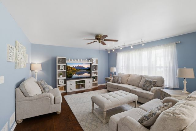 10664 Oregon Trail, Huntley, IL 60142