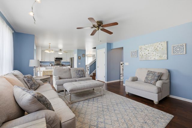 10664 Oregon Trail, Huntley, IL 60142
