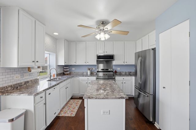 10664 Oregon Trail, Huntley, IL 60142